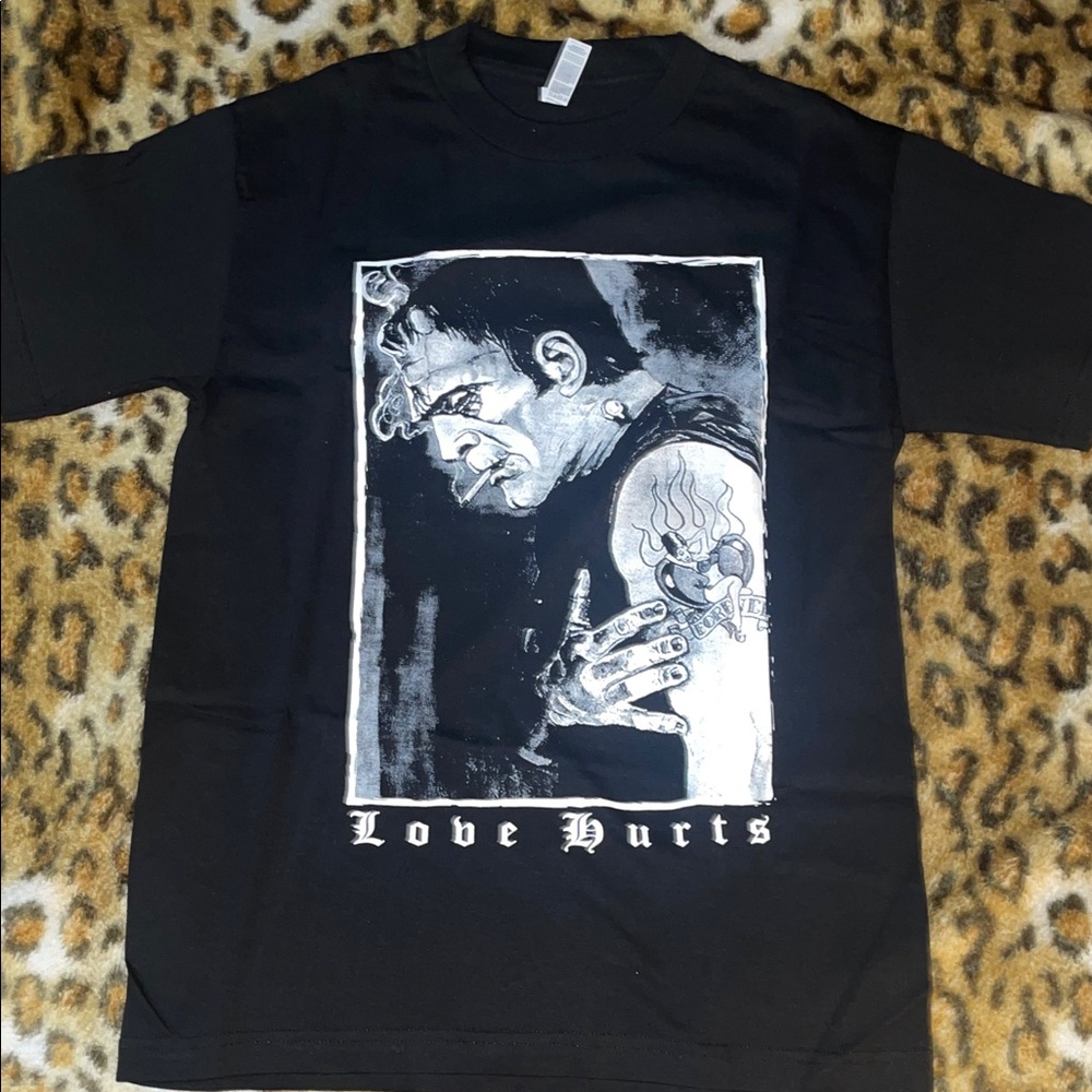 Alstyle Black 'Love Hurts' Graphic Tee